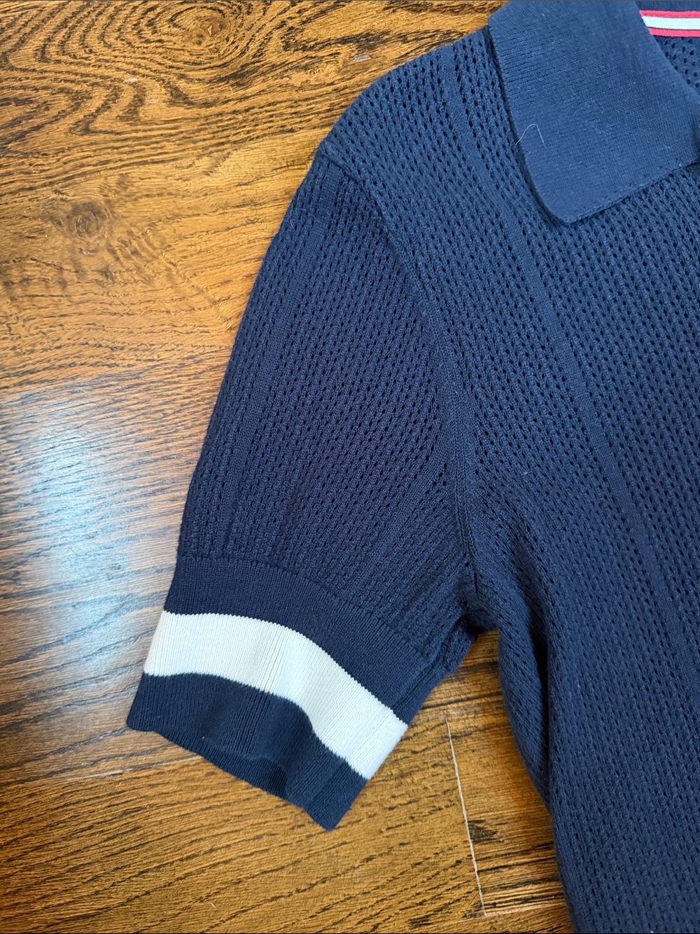 Wilson Sport Qtr Button Top Size Small - Picture 3 of 3